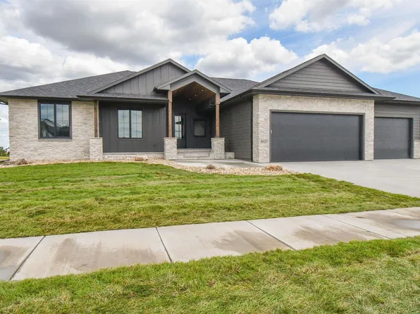 8421 E Roughlock St, Sioux Falls, SD 57110