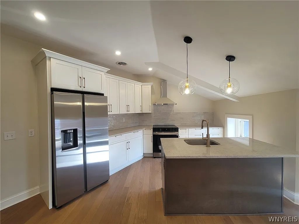 2 bed, 1.0 bath, 900 sqft, $2,200 — Photo 3