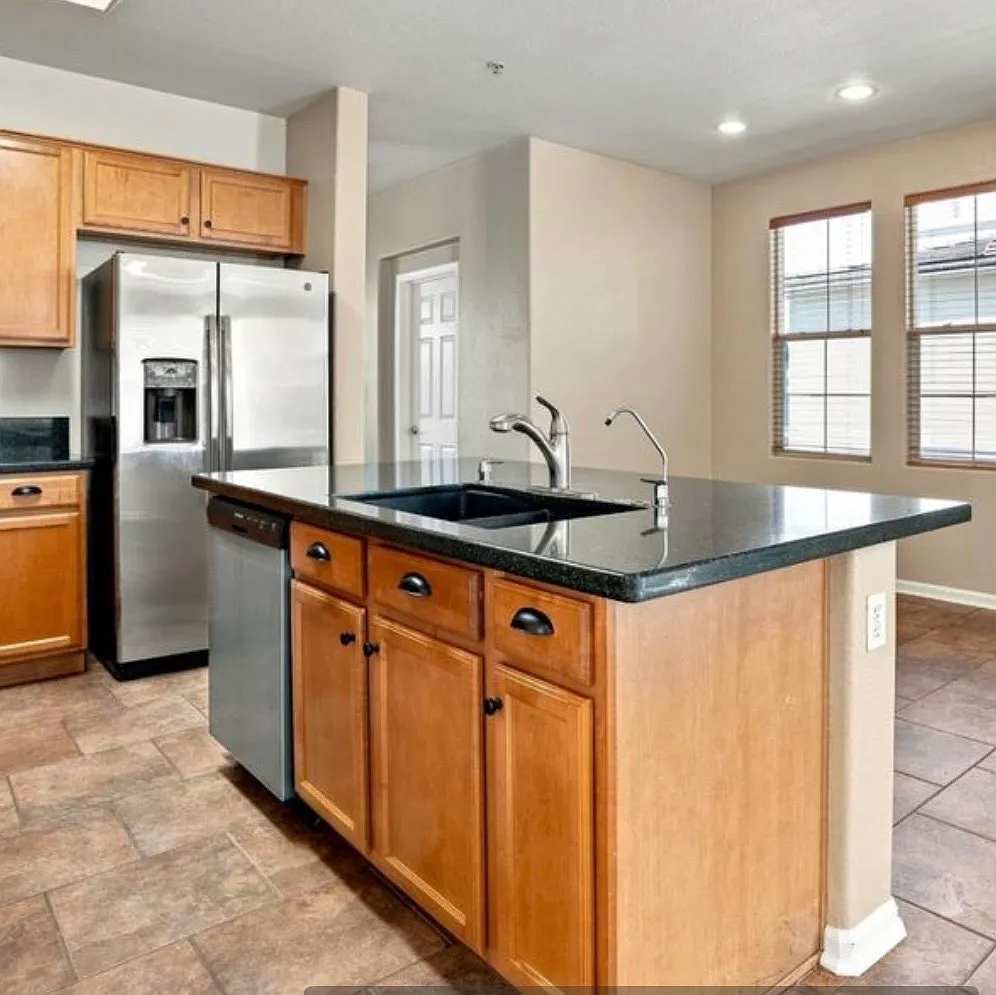 3 bed, 1871 sqft, $1,095 — Photo 2