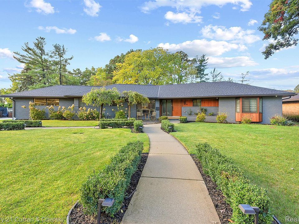 1st image of 16 Shady Hollow Dr