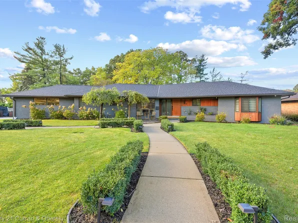 16 Shady Hollow Dr, Dearborn, MI 48124