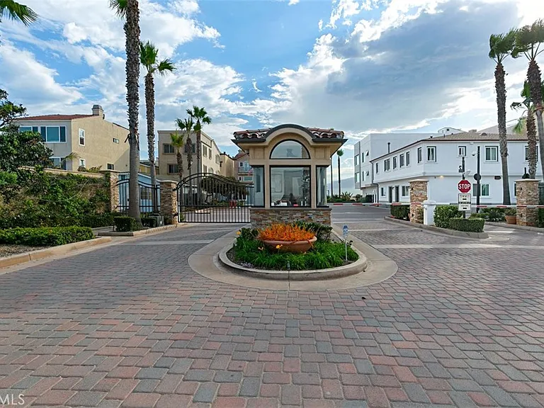 25 Surfside Ave #A — Photo 34