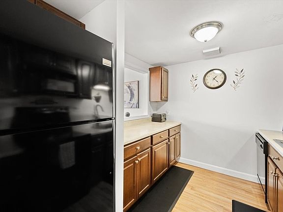 4th image of 96 Old Colony Ave #363