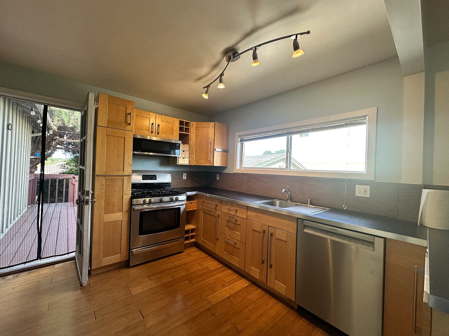 2 bed, 971 sqft, $3,300 — Photo 4