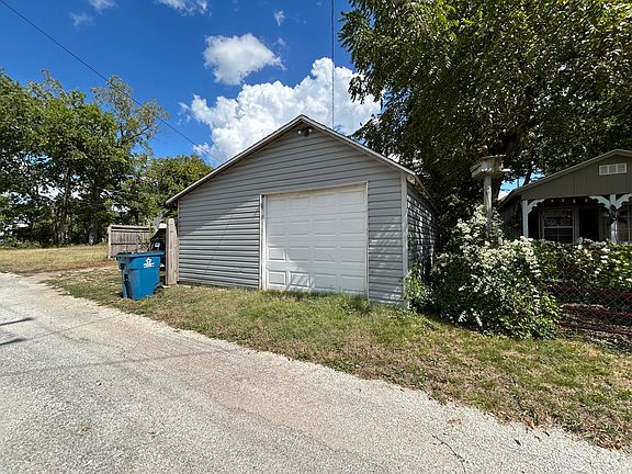 5th image of 2116 S Moffet Avenue