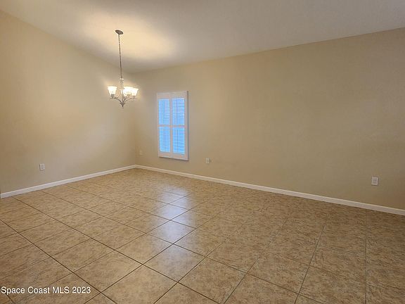 4th image of 584 Dillard Dr SE