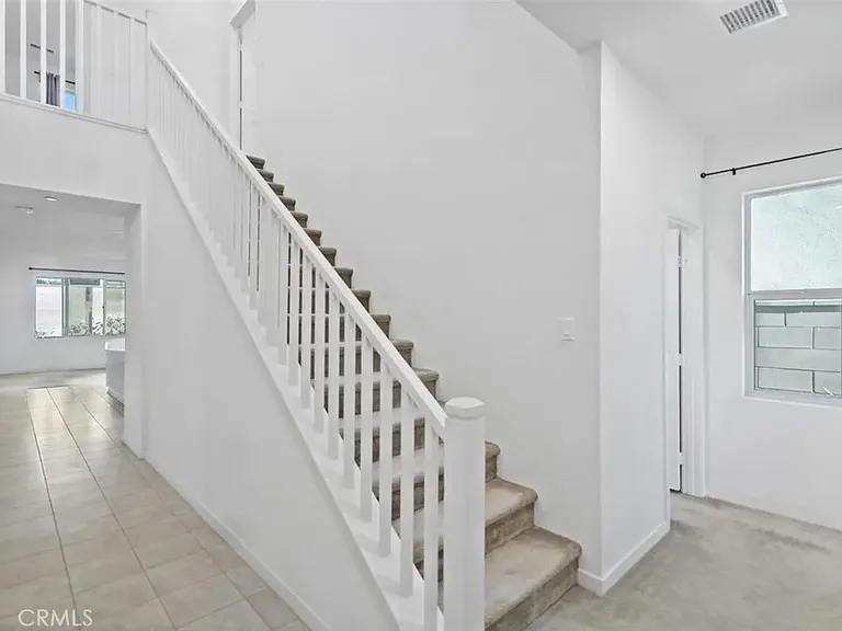 2575 E Embry Ln — Photo 2