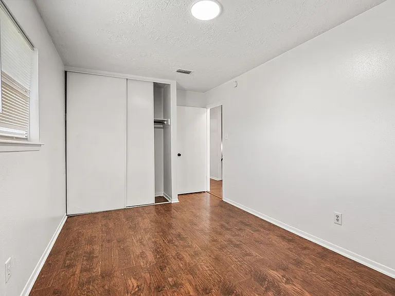 7018 Stoney River Dr — Photo 13