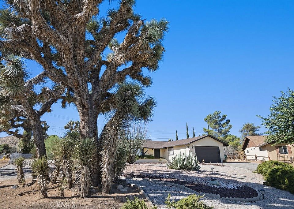 1st image of 56347 Tamarisk Ct