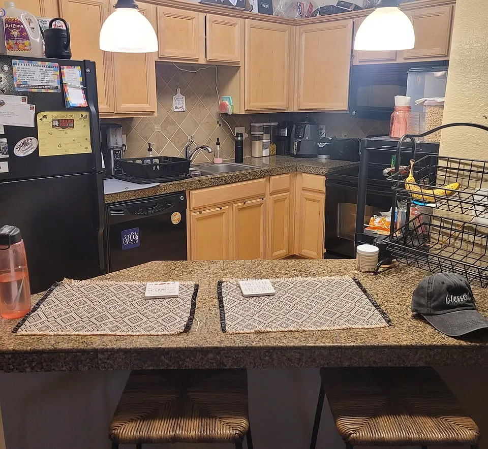 2 bed, 1054 sqft, $1,900 — Photo 1