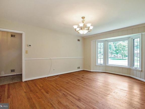 3rd image of 4519 Dolphin Ln