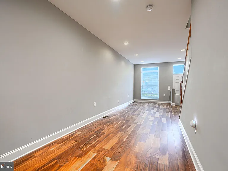 1620 E Clement St — Photo 7