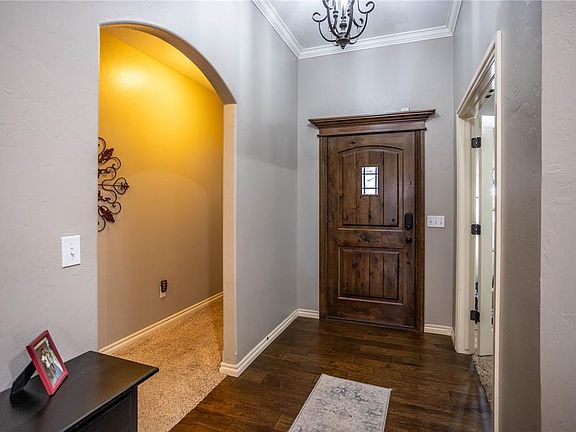 4th image of 1408 Crimson Dr