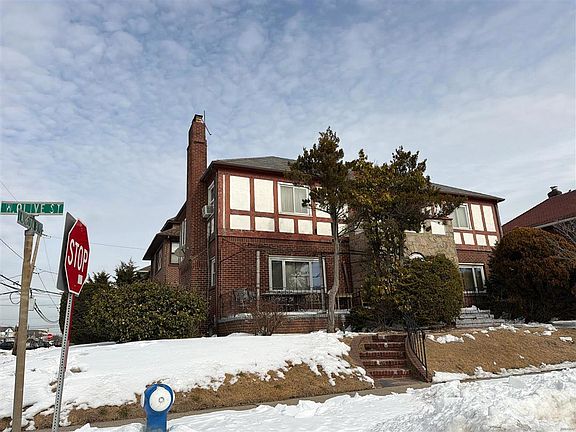 5th image of 271 W Olive St
