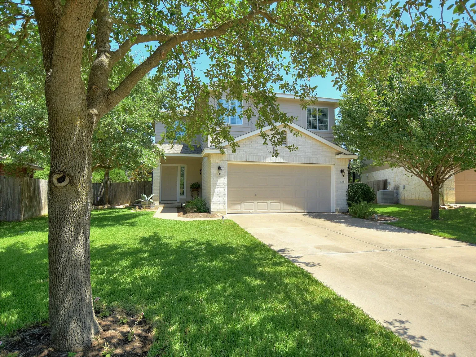 3 bed, 2.5 bath, 1647 sqft, $2,100 — Photo 3