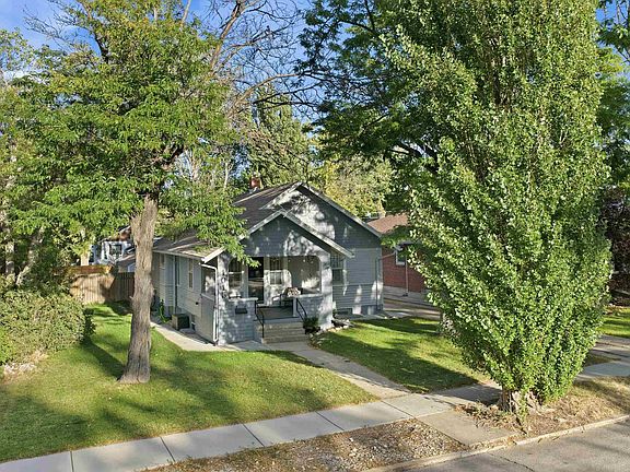 2nd image of 1015 S Ash St