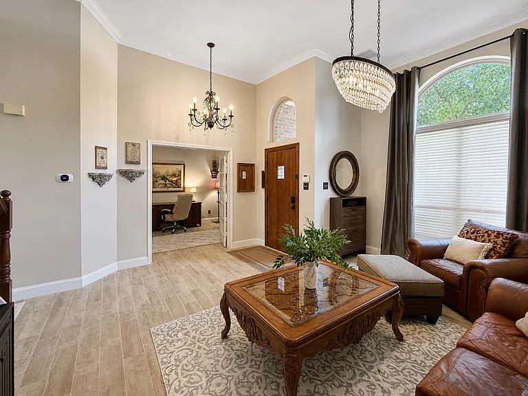 1740 Forest Glen Dr — Photo 3