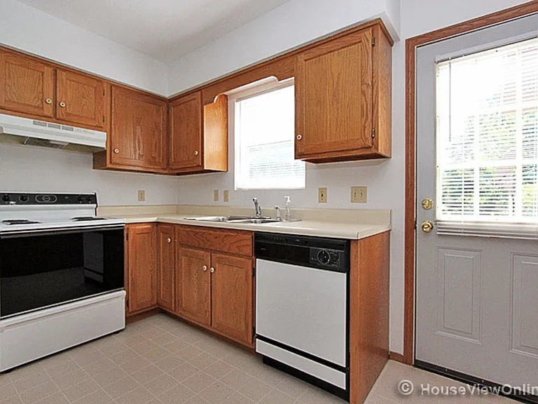 1413 Brookshire Rd — Photo 5