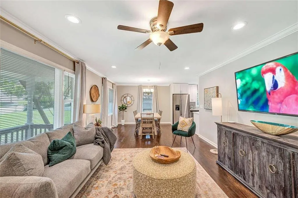 3 bed, 1.0 bath, $3,750 — Photo 3