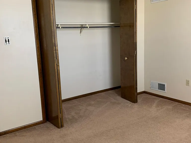 219 Longsite Dr — Photo 17