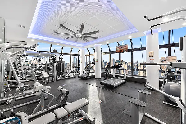 Sold by R New York | media 12