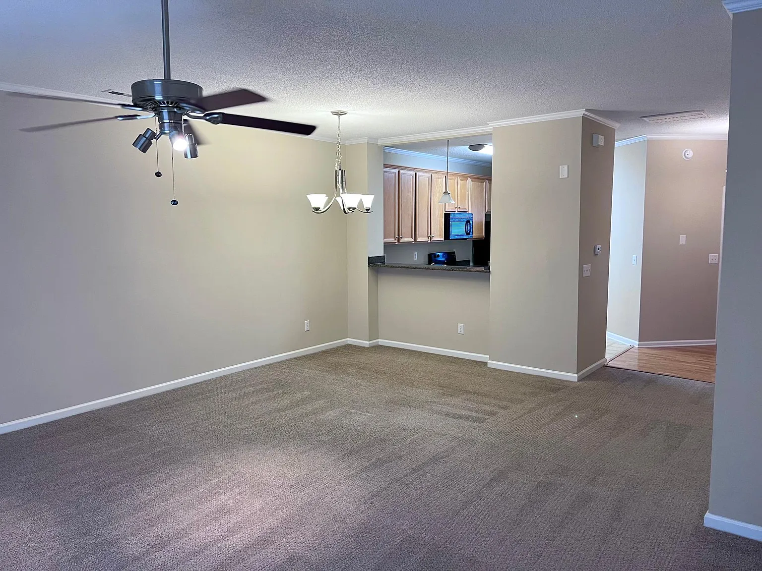 3 bed, 2.5 bath, 1362 sqft, $1,650 — Photo 3