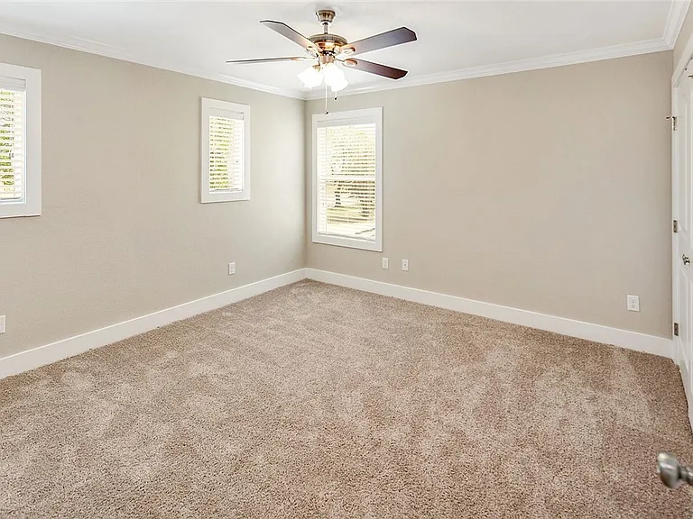 1410 Holleman Dr — Photo 12