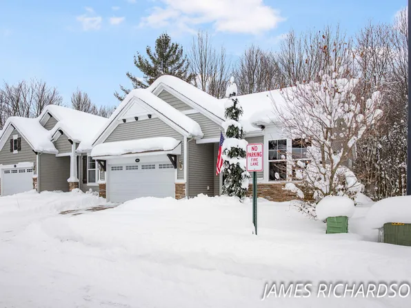 17001 Pickett Ln #16, Nunica, MI 49448