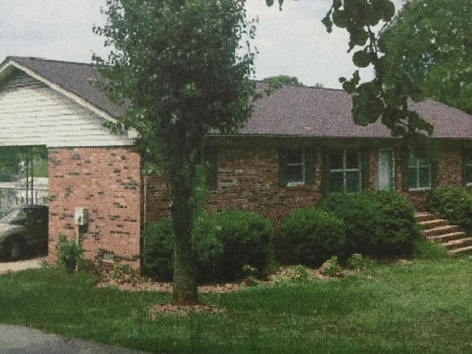 2nd image of 1495 Springsteen Rd