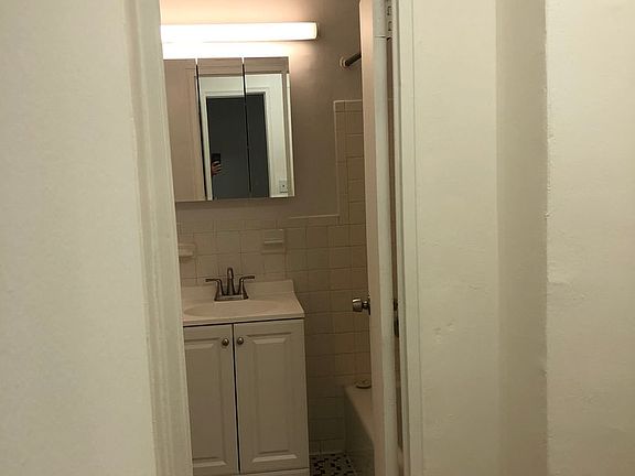5th image of 39 E 39th St APT 6N