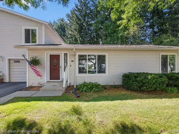 810 Corners Ct, Lake Orion, MI 48362