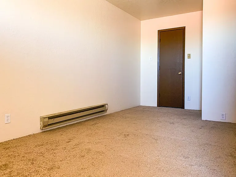 Spacious 2 Bedroom Apartment with Private Patio — Photo 15