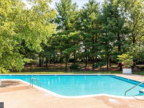 3100 S Manchester St APT 541, Falls Church, VA 22044