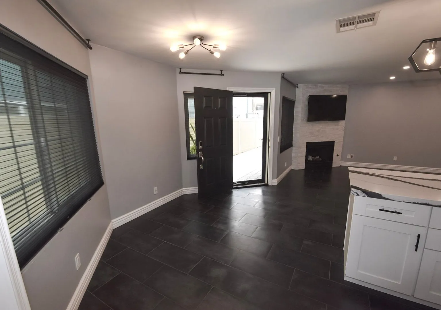 215 Elm Avenue — Photo 4