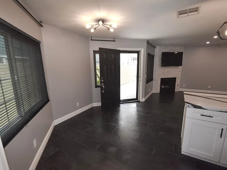 215 Elm Ave — Photo 4