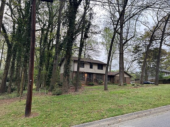 3rd image of 648 Bralorne Dr