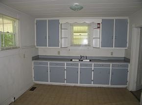 5th image of 1126 Grace Ave