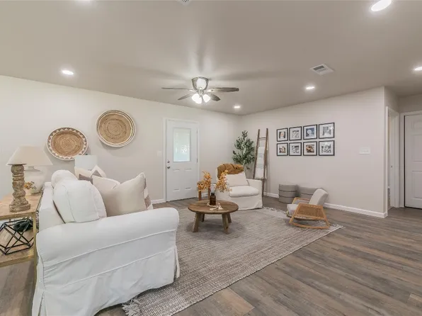 1205 Rock St, Bowie, TX 76230