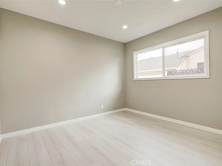 10935 Nassau Ave — Photo 22