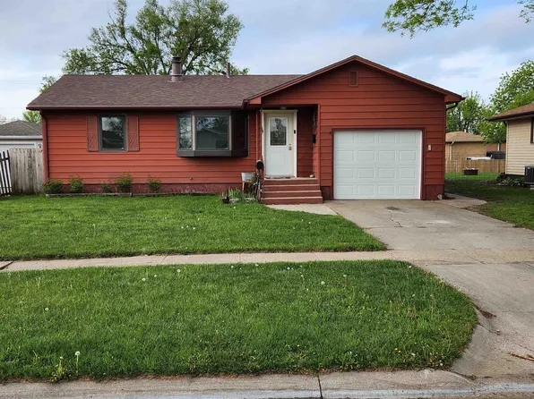 913 Becton St, Columbus, NE 68601