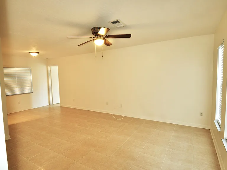 838 Gillen Ave NW — Photo 2