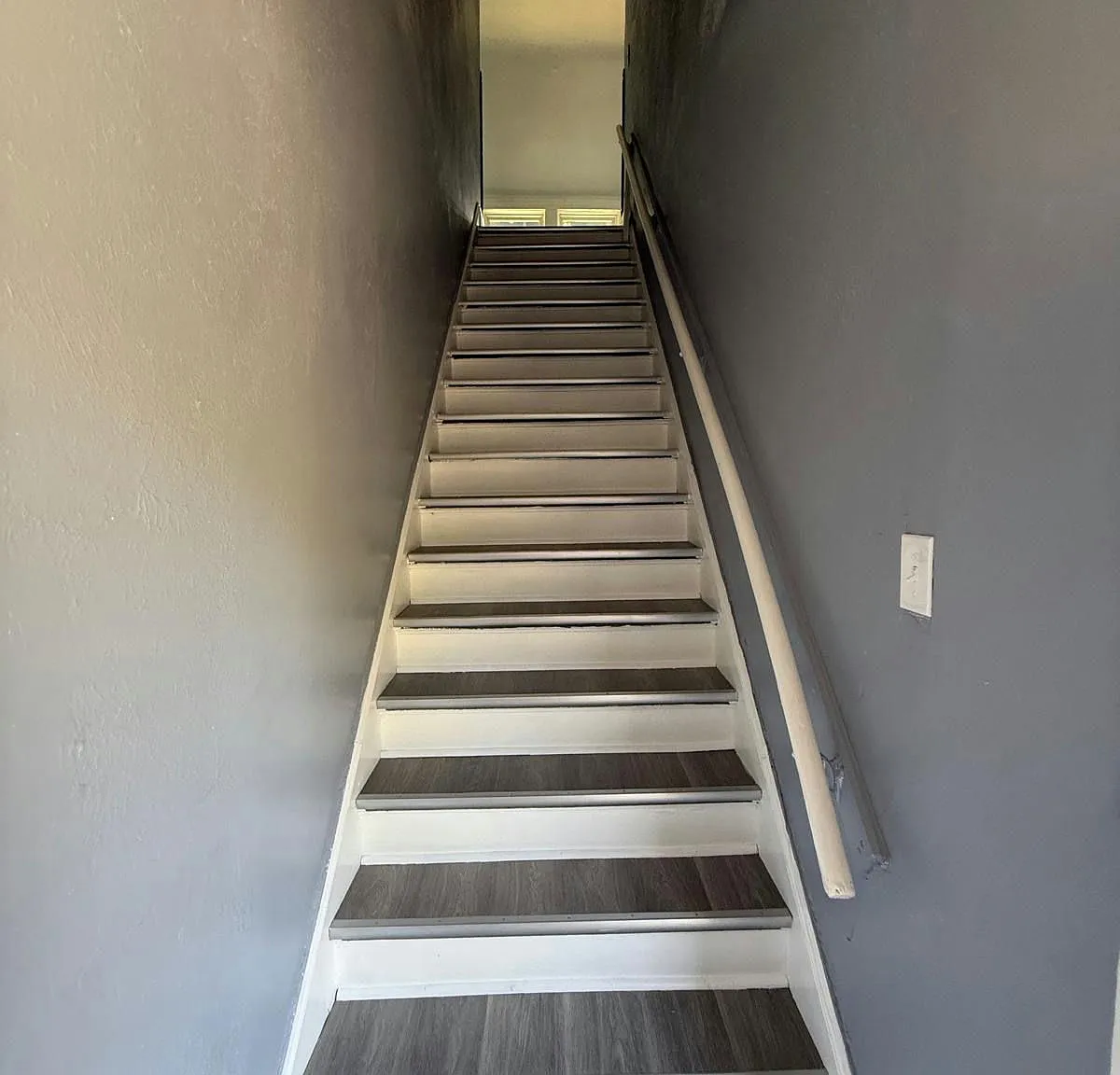 3 bed, 1000 sqft, $1,300 — Photo 2