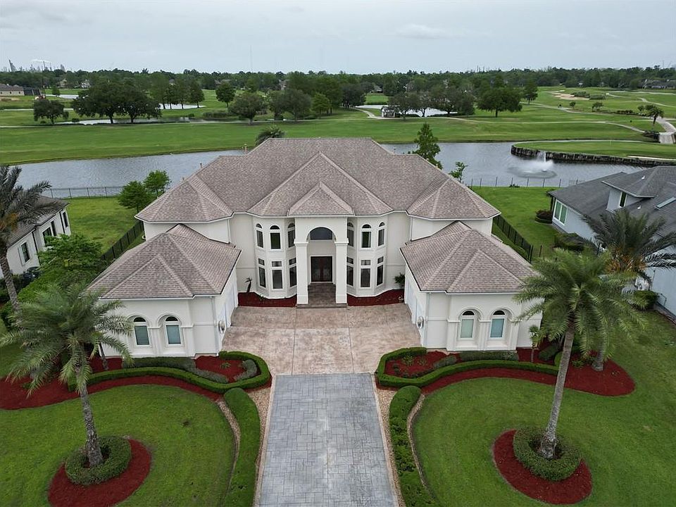 1st image of 15 Island Club Dr