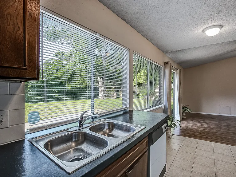 1717 Palisades Dr — Photo 10