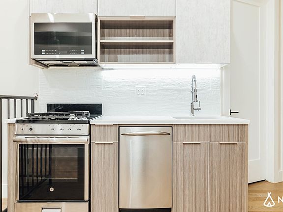 3rd image of 358 Irving Ave #1