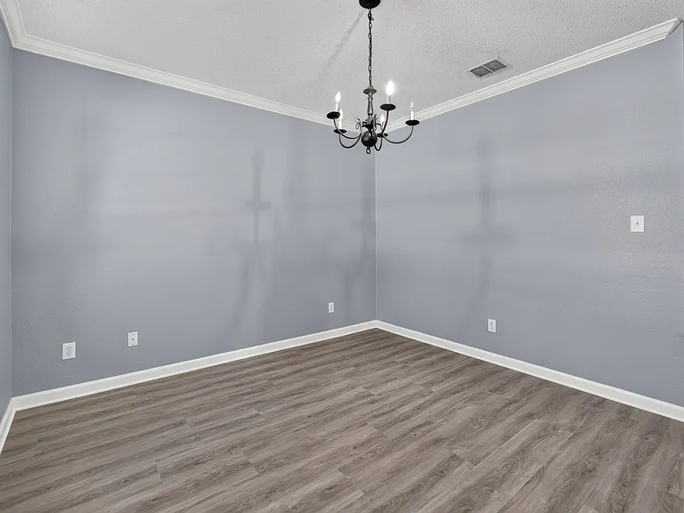 1531 Timber Ridge Dr — Photo 2