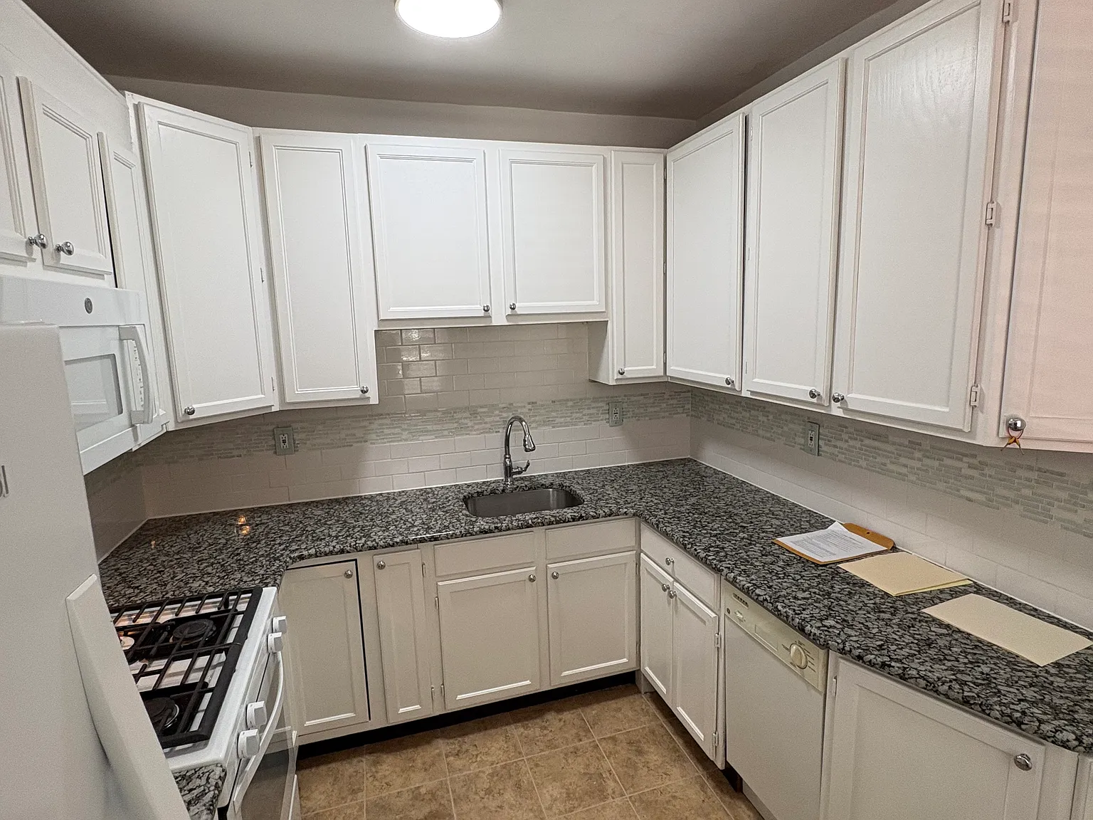 3 bed, 1.5 bath, $2,500 — Photo 4