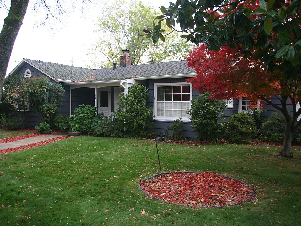 Fall Front yard