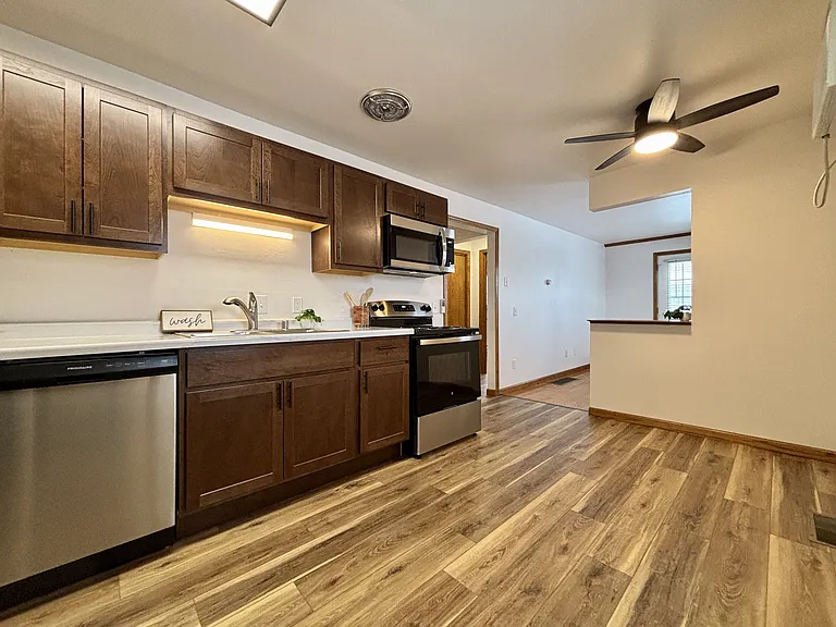 Town's Edge Apartments — Photo 17