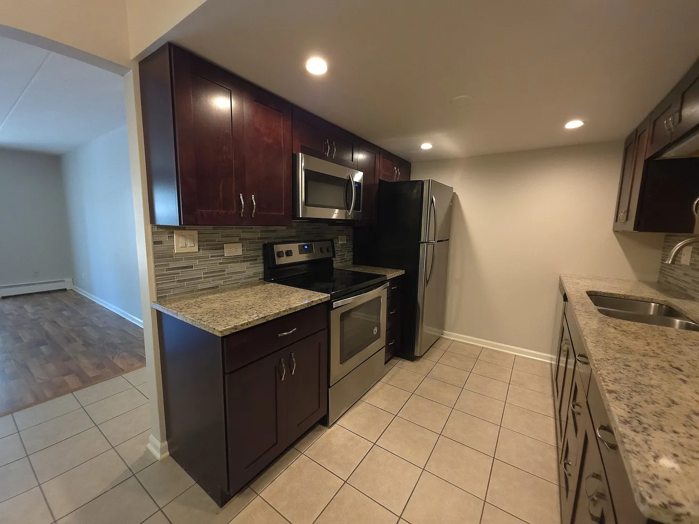 2 bed, 1200 sqft, $1,995 — Photo 4